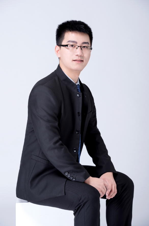 曹微照片小像素.png